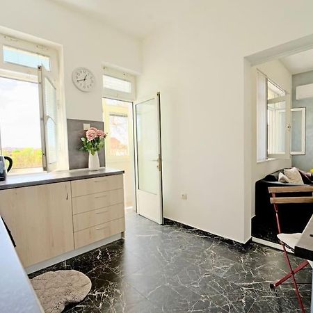 Cozy 1-Bedroom Flat In The Very Center Of София Экстерьер фото