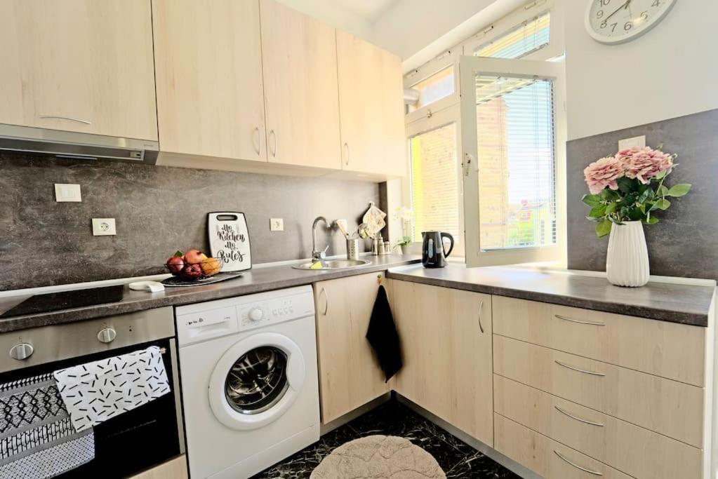 Cozy 1-Bedroom Flat In The Very Center Of София Экстерьер фото
